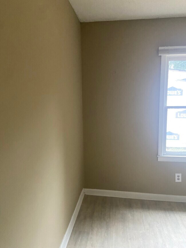 Building Photo - 113 Woodlawn Ave