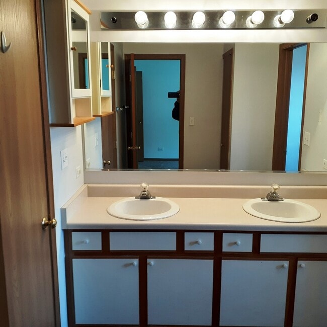 Building Photo - 156 Castlewood Ct