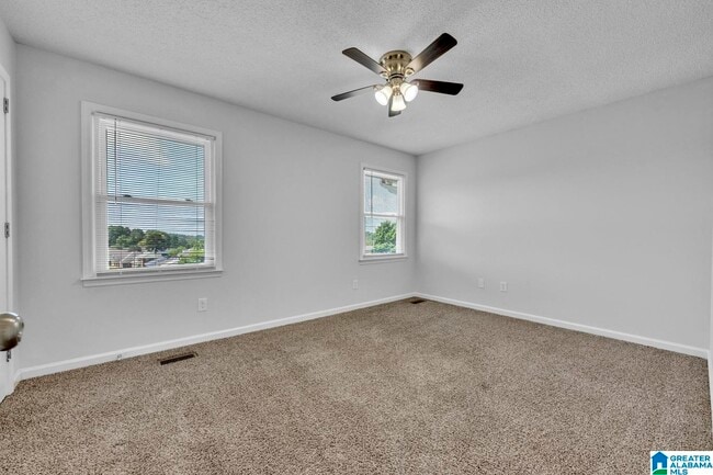 Building Photo - 2555 Hampstead Dr