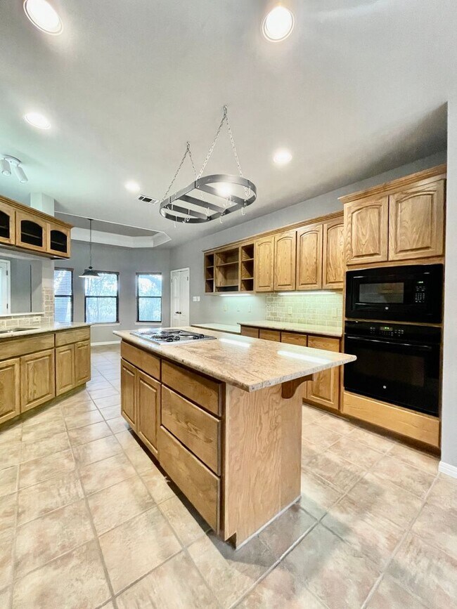 Building Photo - Elegant, Spacious Home Backing Up To Greenspace