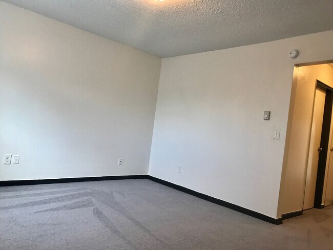 Building Photo - JamesTown Townhouses