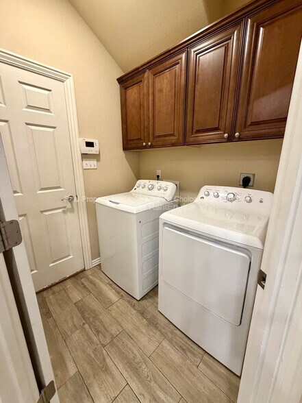 Building Photo - 6609 Leightyn Ln