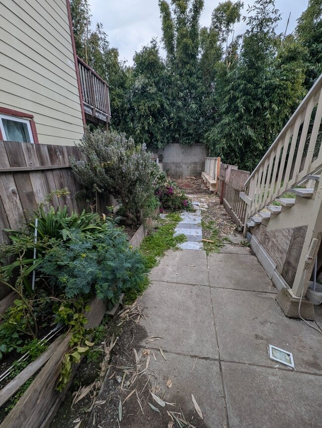 Building Photo - 322 Peralta St