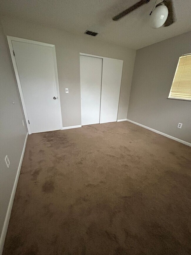 Building Photo - Nice 3/2/2 Home with fenced yard in Lecanto