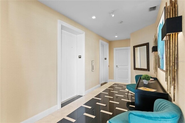 Building Photo - 450 Knights Run Ave