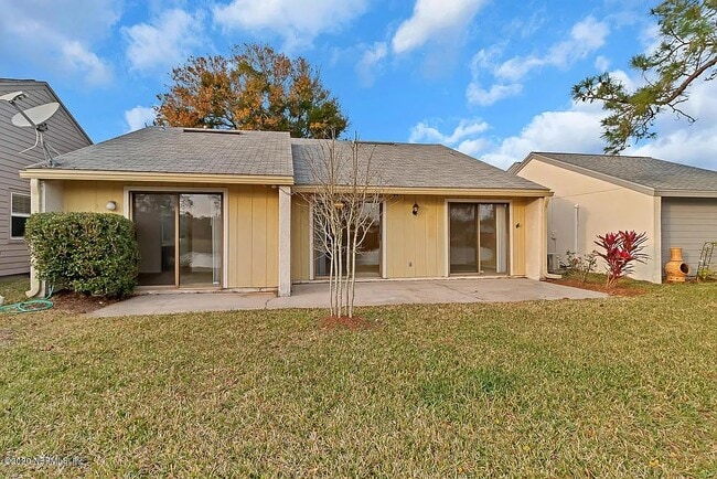 Building Photo - 2458 Lorraine Ct S
