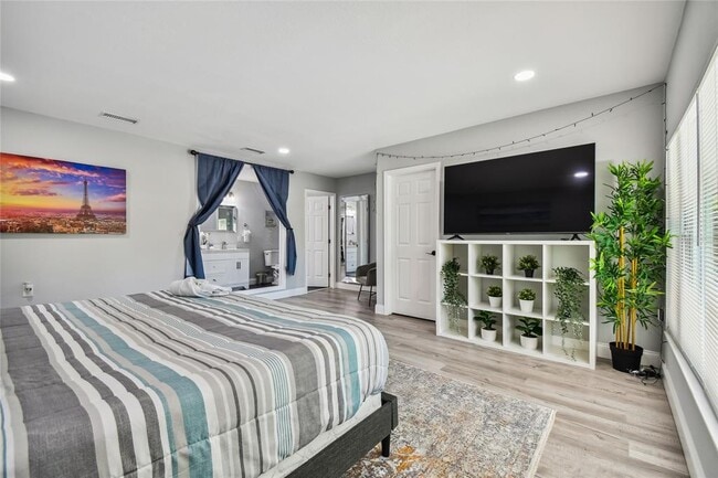 Building Photo - 2221 Calexico Way S