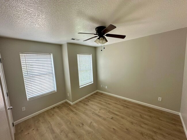 Building Photo - 624 SE Shega Ct