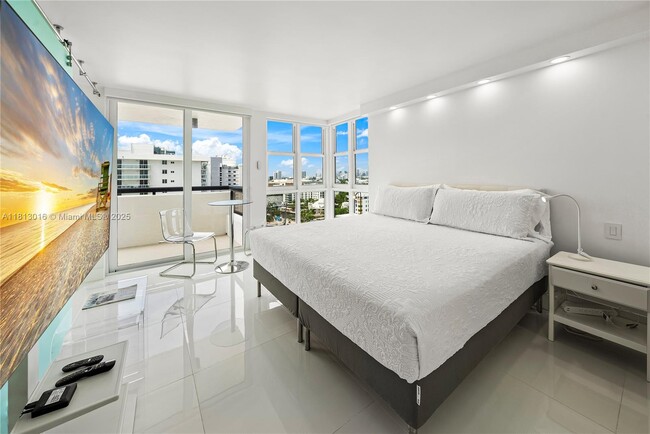 Building Photo - 2555 Collins Ave