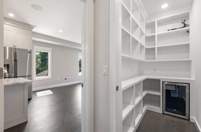 Building Photo - 1639 Maple St