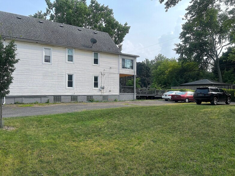 Building Photo - 1421 Fischer St