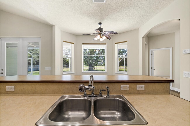 Building Photo - 4085 Crooked Mile Rd