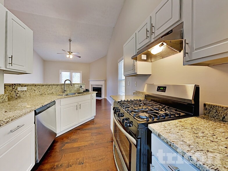 Building Photo - 806 Board Walk Ct