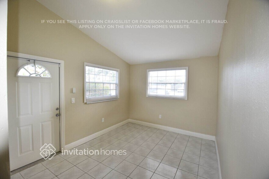Building Photo - 427 SW 65th Ave