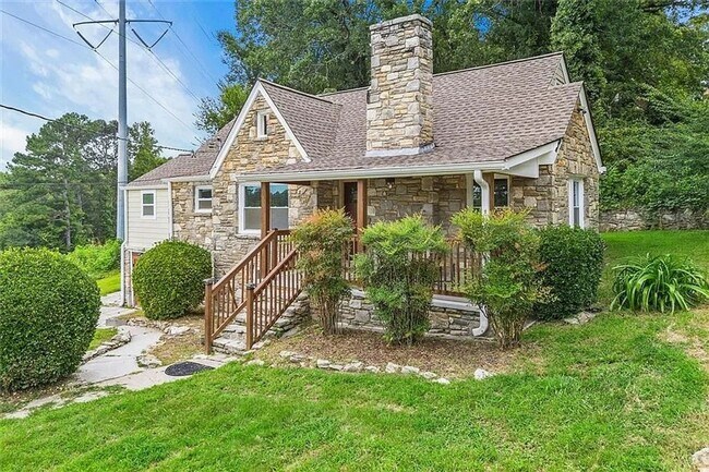 Building Photo - Charming 3BR House in Atlanta