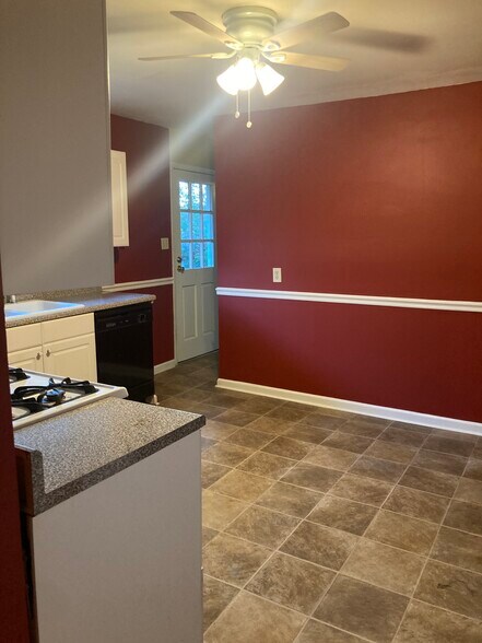 Kitchen - 629 Forest Lake Dr N