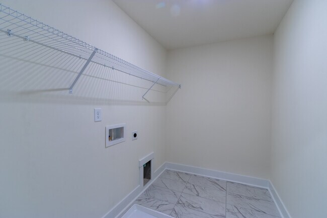 Building Photo - 493 Clark Creek Ln