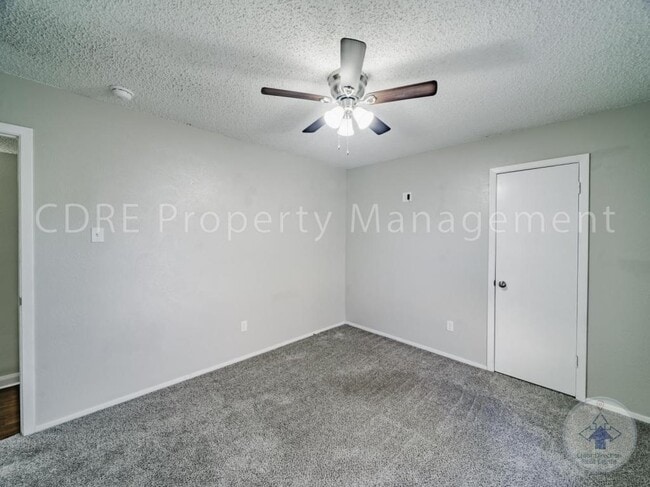 Building Photo - 1905 San Saba Ln
