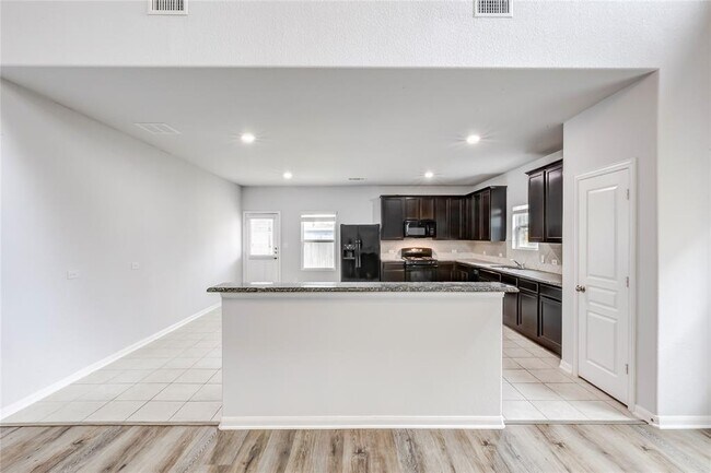 Building Photo - 17005 Lathrop Ave