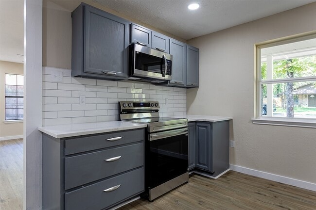 Building Photo - 840 Red Oak Ct