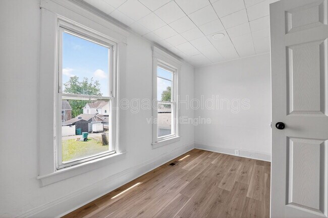Building Photo - 2113 Goff Ave