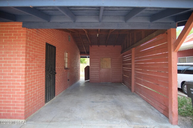 Building Photo - 721 E Joan Pl