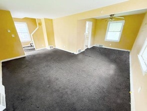 Building Photo - 3 BED 1 BATH SINGLE FAMILY HOME
