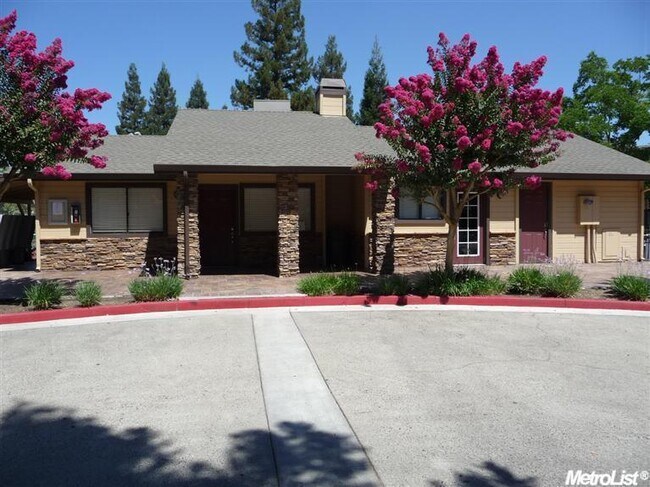 Building Photo - 3715 Tallyho Dr