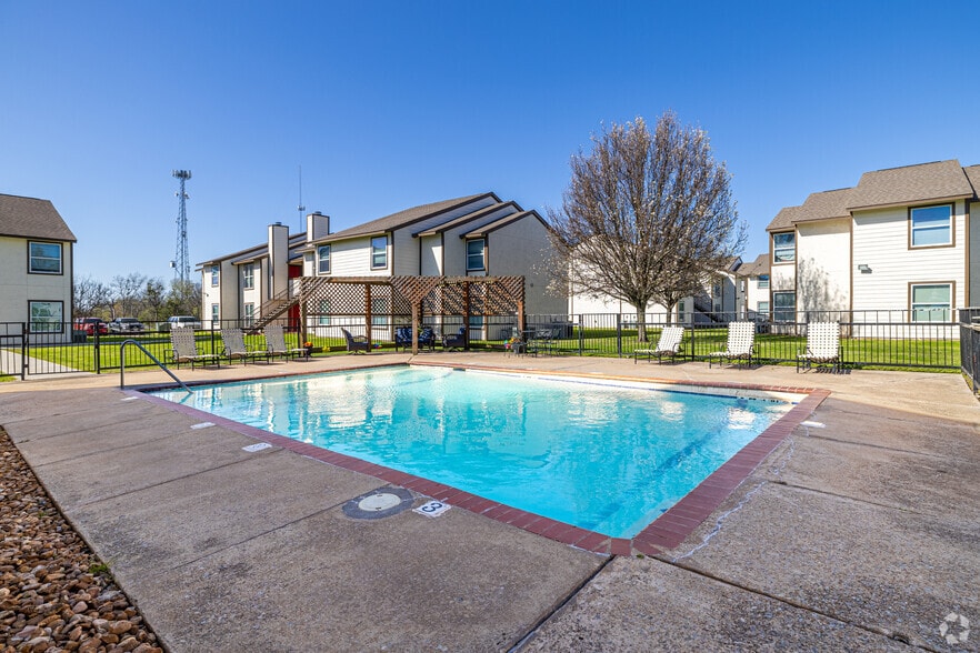 Pool - The Boulders at Bois D'Arc Creek