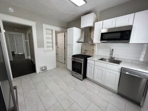 Building Photo - 607 Fulton St E