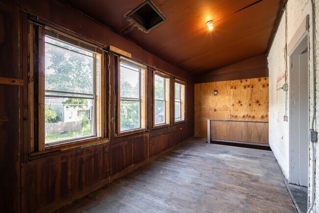 Building Photo - 500 2nd St