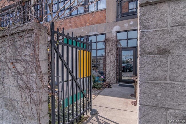 Building Photo - 460 W Canfield St
