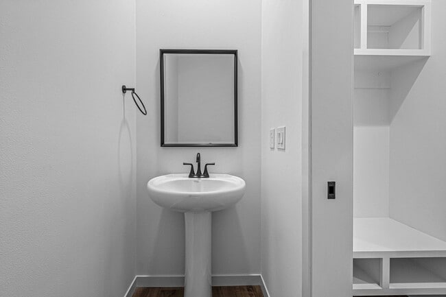 Building Photo - New build 4 bed 4 bath Condo