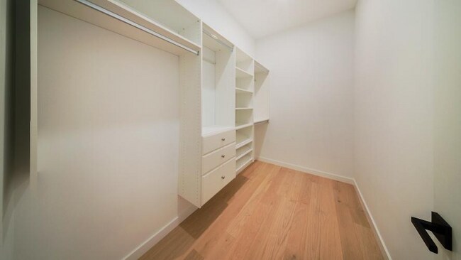 Building Photo - 2024 W Irving Park Rd