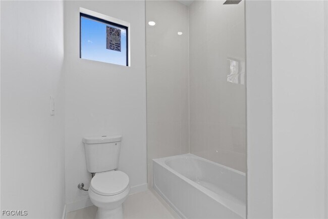 Building Photo - 3808 10th St SW