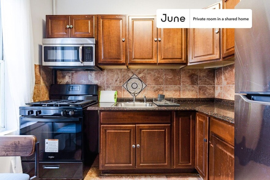 Building Photo - Room in Shared 3 bed/1 bath home
