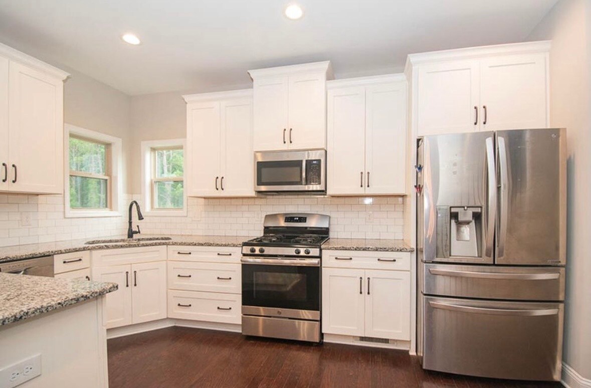 Kitchen - 399 Cobblestone Trl