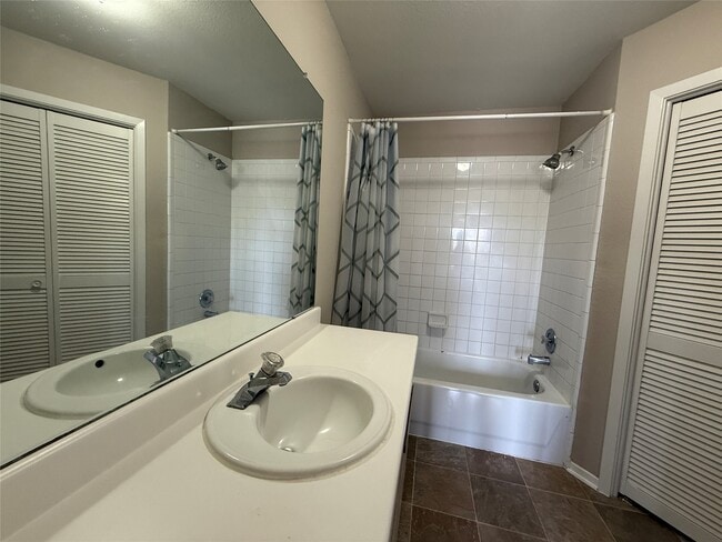 Building Photo - 10007 Emerald Creek Dr