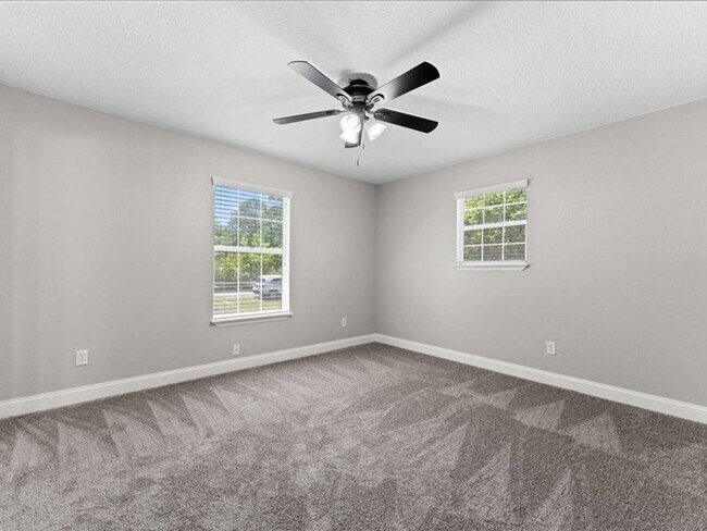 Building Photo - Charming 3 Bedroom Renovated Retreat: Cozy Home with New Upgrades in Serene Neighborhood