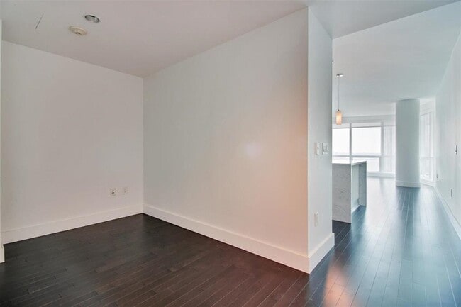 Building Photo - 77 Hudson St