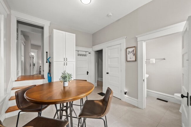 Building Photo - Executive Furnished Rental in Olde Towne East