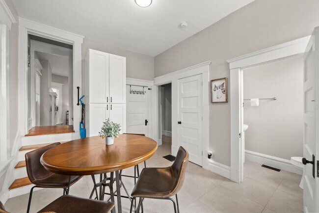 Building Photo - Fully Furnished Luxury Condo in Olde Towne East