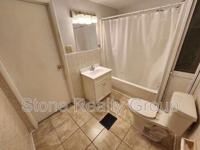 Building Photo - 1100 N 10th St