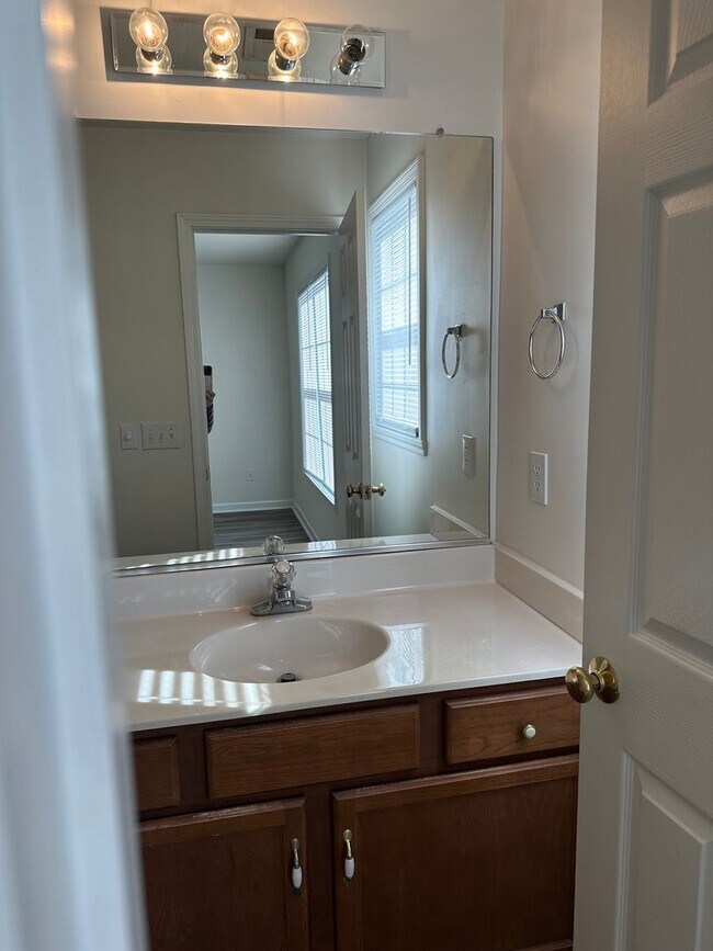 Building Photo - 3BR/2BA single level home