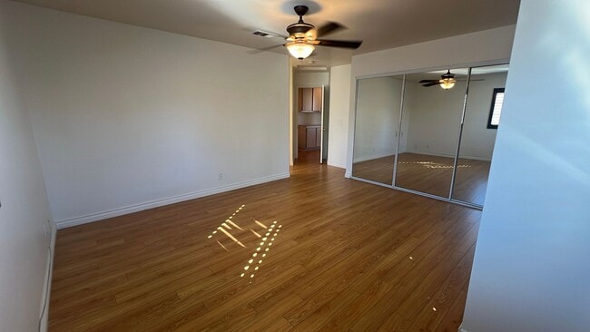 Building Photo - Townhouse in gated community near A.V. Col...