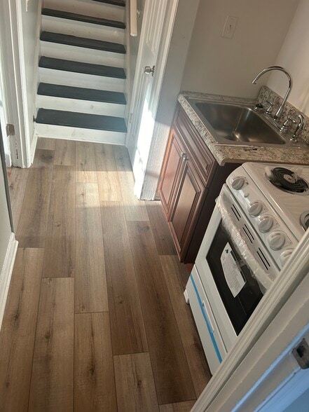 Building Photo - 4220 Daniel Dr