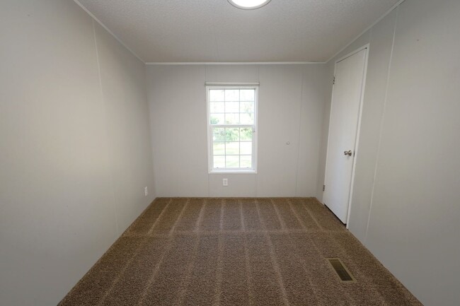 Building Photo - 347 Studstill Rd