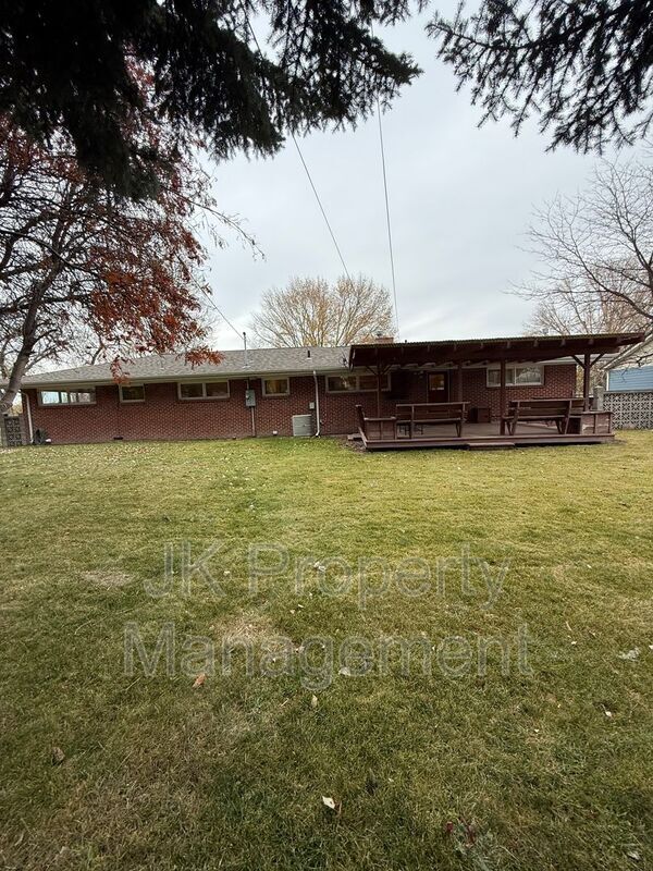 Building Photo - 1726 Alder Dr