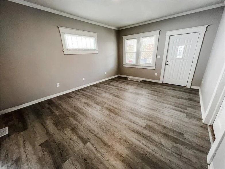 Building Photo - 336 N Riley Ave