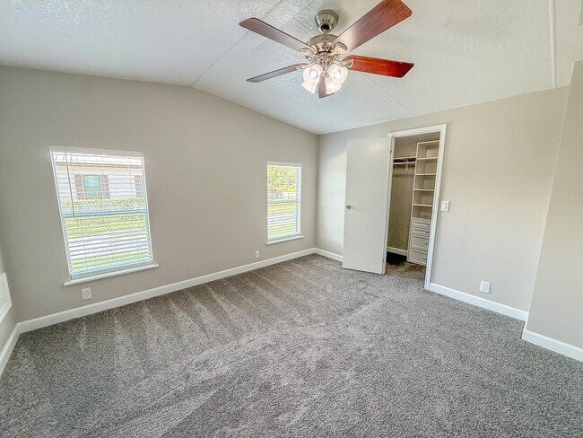 Building Photo - 13708 Palm Dr